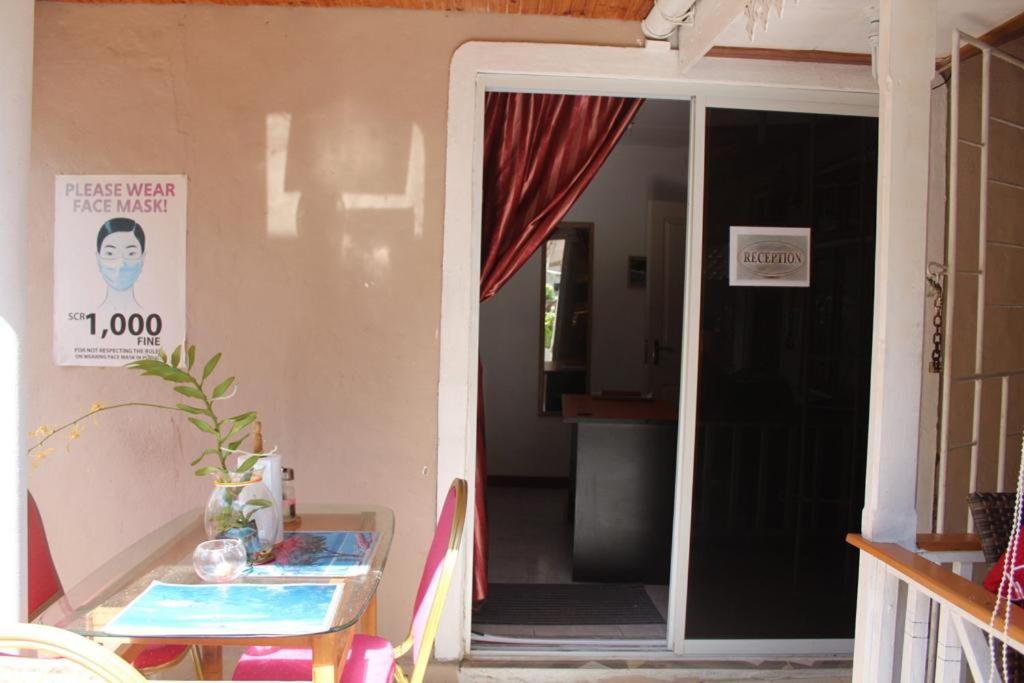 My Corner Guest House Victoria Exterior photo